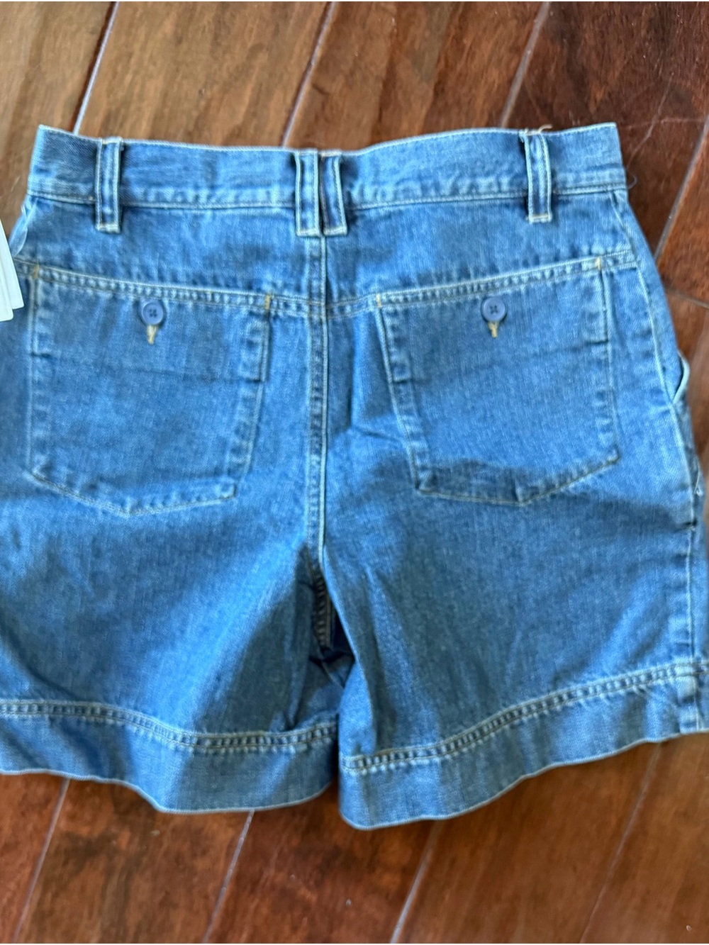 NWT Liz Claiborne Denim Shorts | Size 4 | Classic Blue Jean Shorts with Pockets - Picture 2 of 4